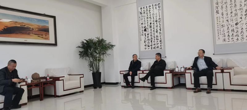 公司與哈密市政府領(lǐng)導(dǎo)洽談公司新疆發(fā)展思路，加大助力新疆能源發(fā)展！
